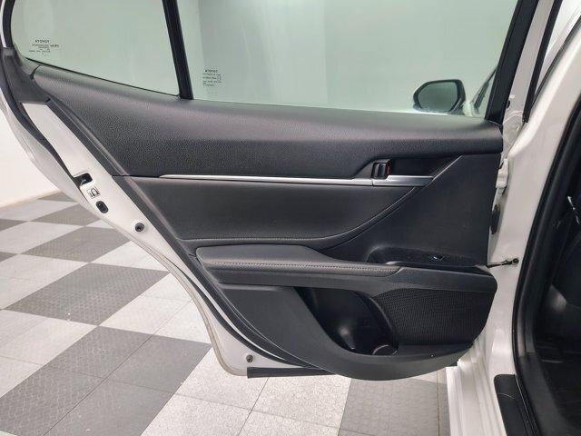 Used 2018 Toyota Camry XSE FWD image 11