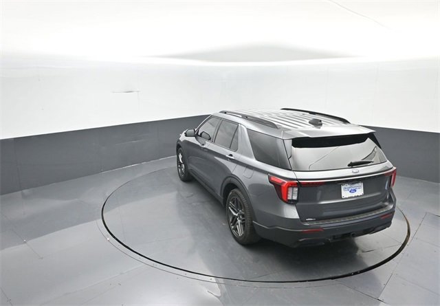 Certified 2025 Ford Explorer ST-Line w/ Premium Package image 23