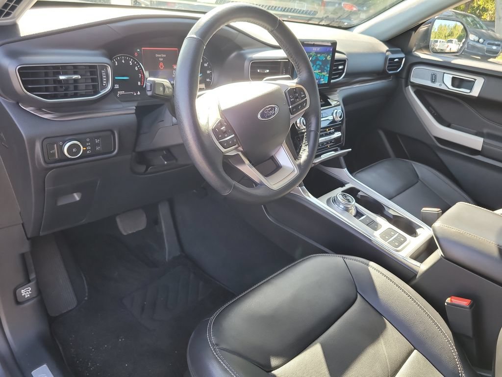 Certified 2024 Ford Explorer Limited RWD image 17