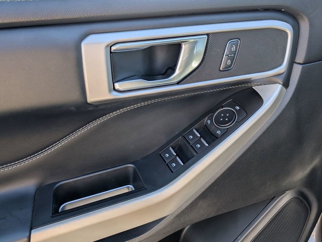 Certified 2021 Ford Explorer XLT w/ Equipment Group 202A image 27