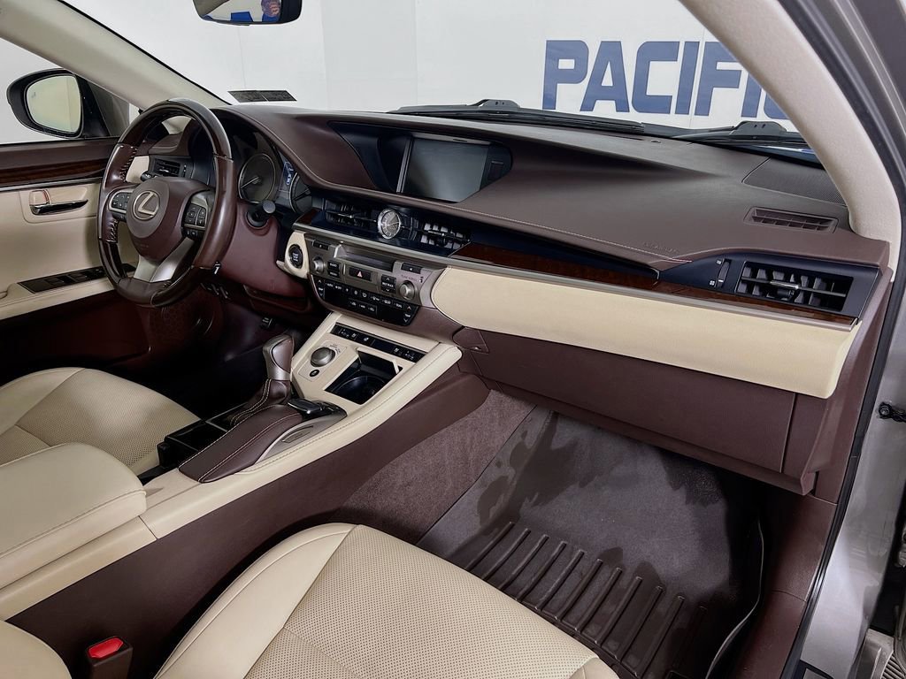 Used 2018 Lexus ES 350 w/ Navigation System Package image 34