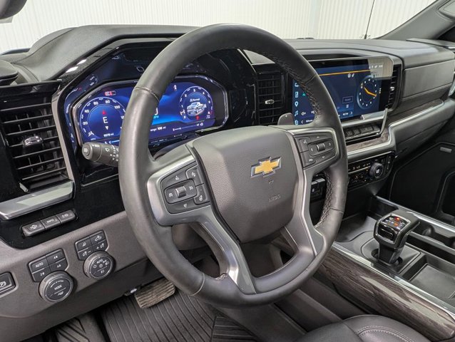 Used 2025 Chevrolet Silverado 1500 LTZ AWD/4WD image 7
