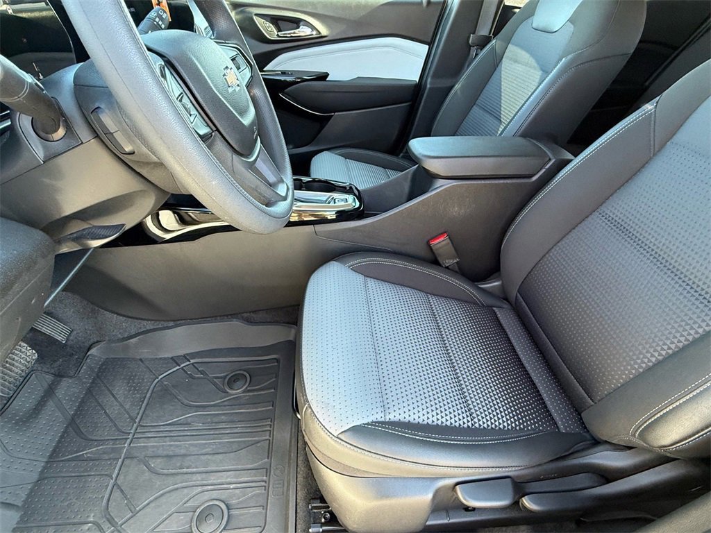 Used 2024 Chevrolet Trax LT image 15