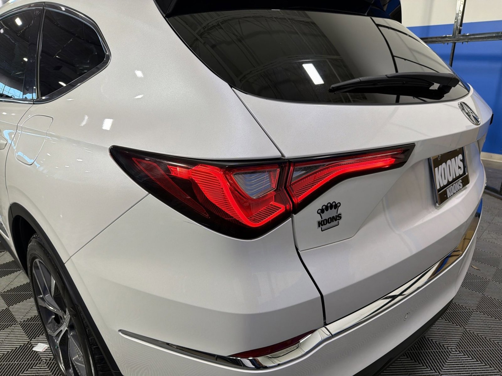 Used 2023 Acura MDX SH-AWD w/ Technology Package image 23