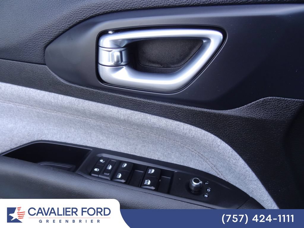 Used 2023 Jeep Compass Latitude w/ Sun and Sound Group AWD/4WD image 14