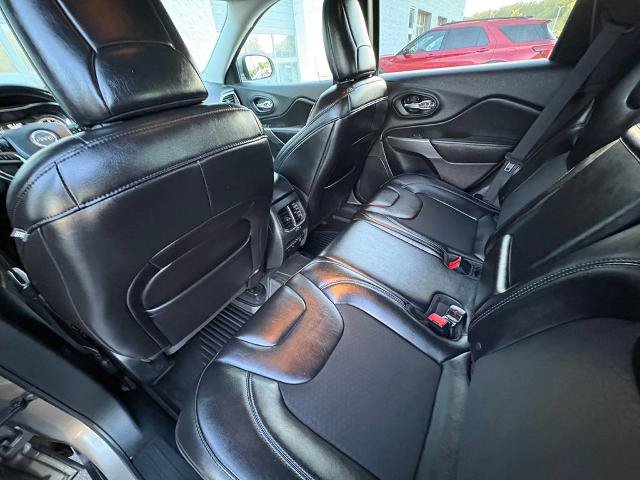 Used 2019 Jeep Cherokee Latitude Plus w/ Comfort/Convenience Group AWD/4WD image 25