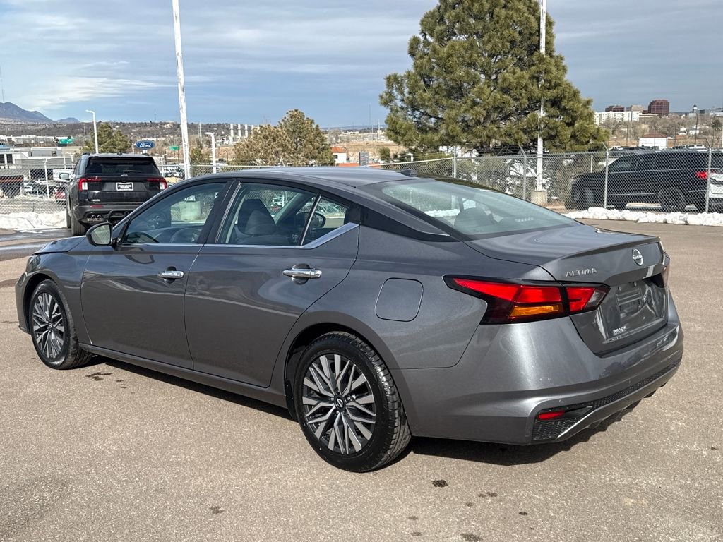 Used 2024 Nissan Altima 2.5 SV image 3