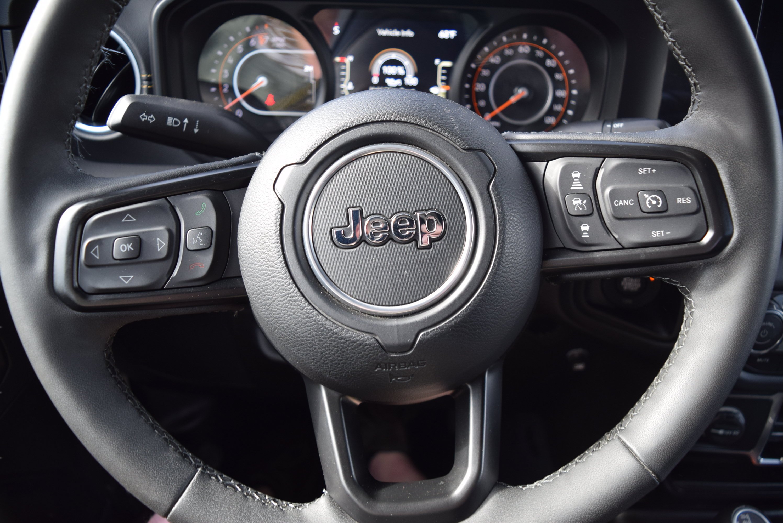 Used 2025 Jeep Gladiator Sport w/ Premium Package AWD/4WD image 11