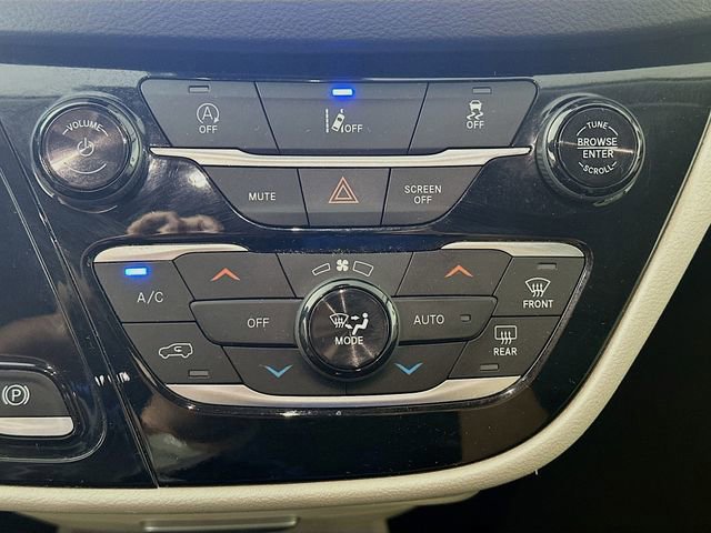 Used 2022 Chrysler Pacifica Touring-L image 15