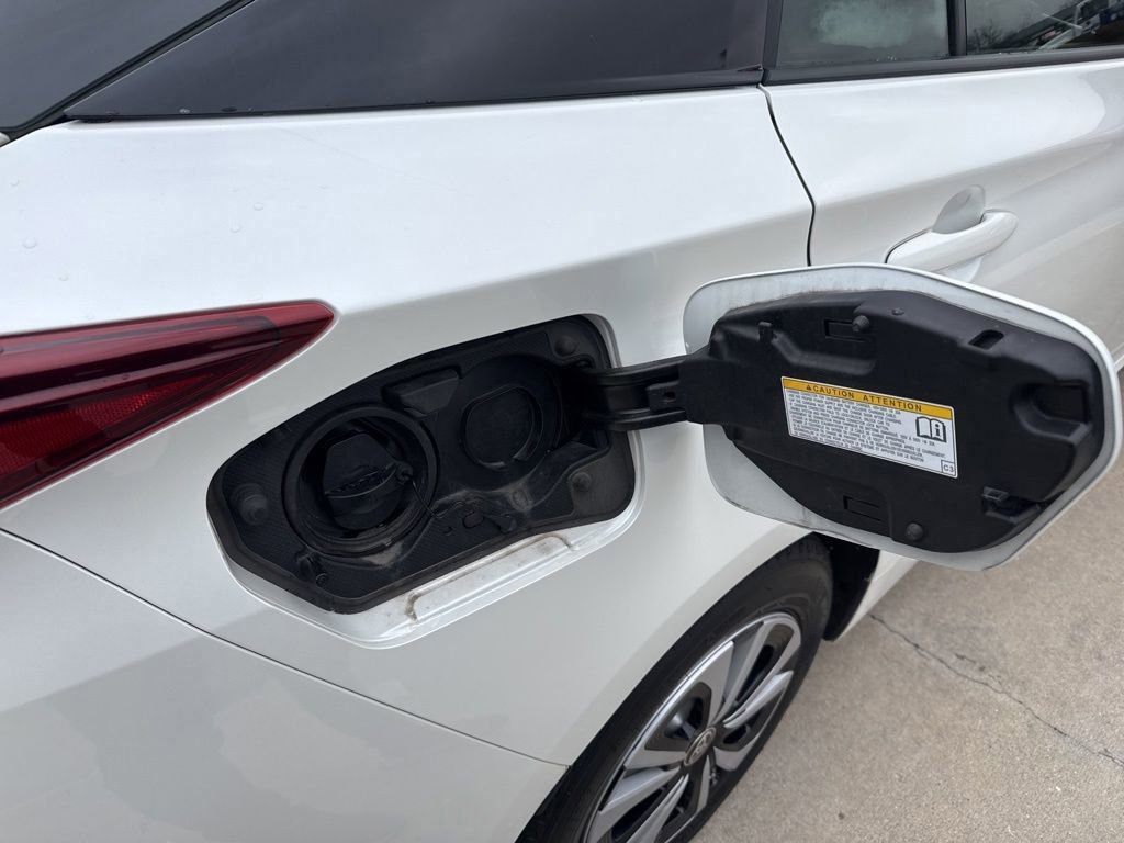 Used 2018 Toyota Prius Prime Premium image 49