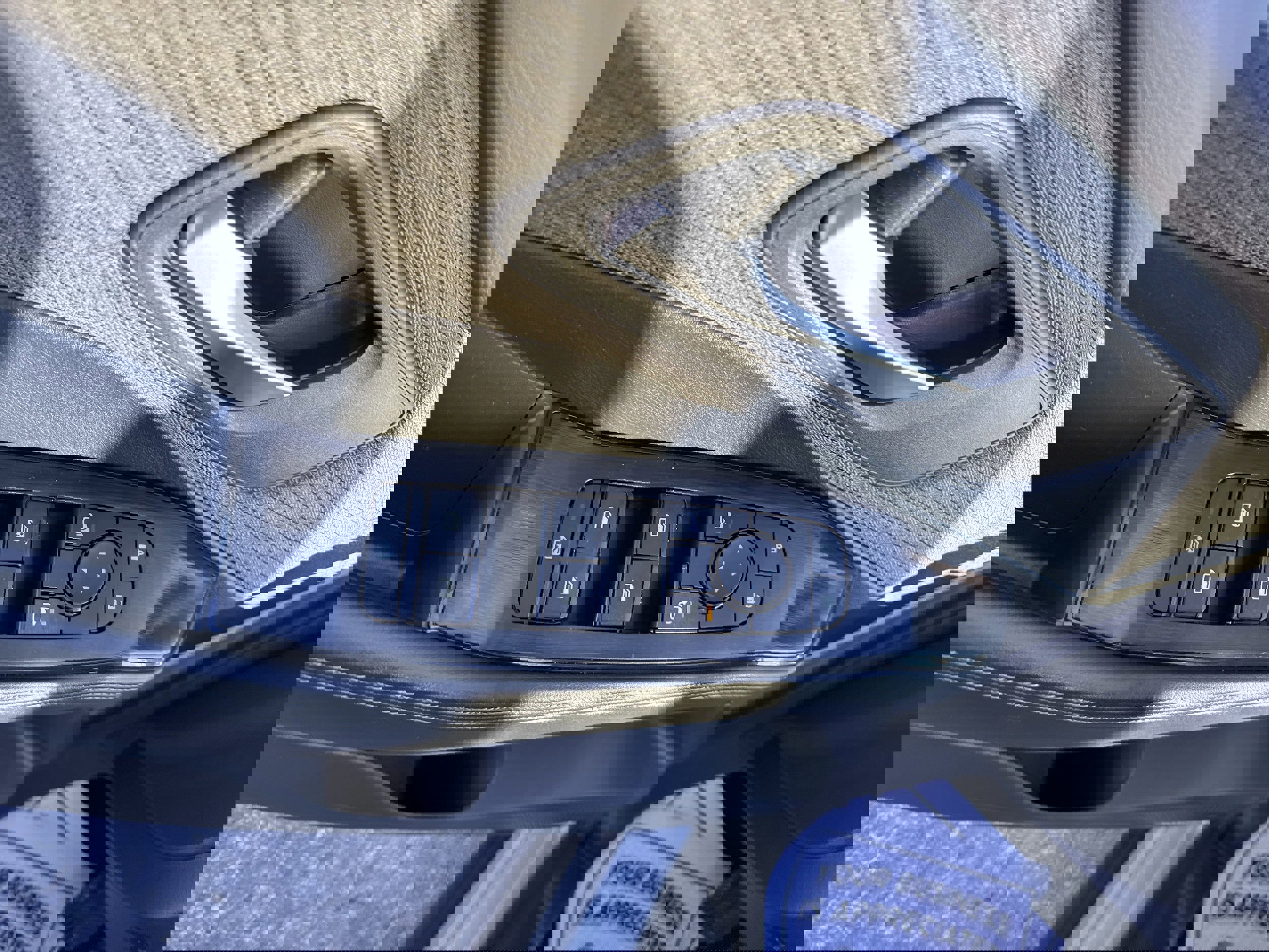 Used 2023 Nissan Rogue SV image 10