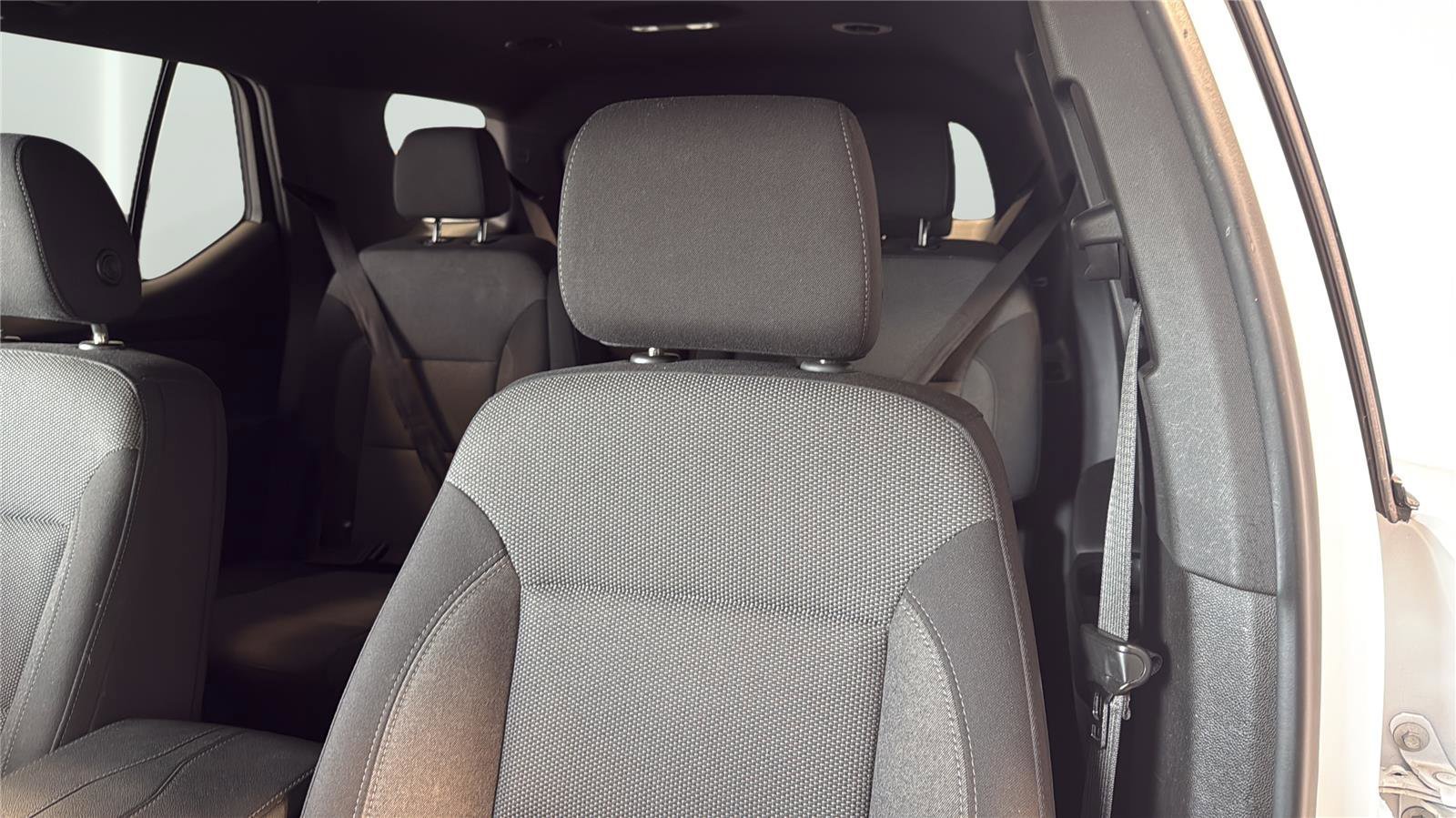 Used 2022 Chevrolet Traverse LT image 24