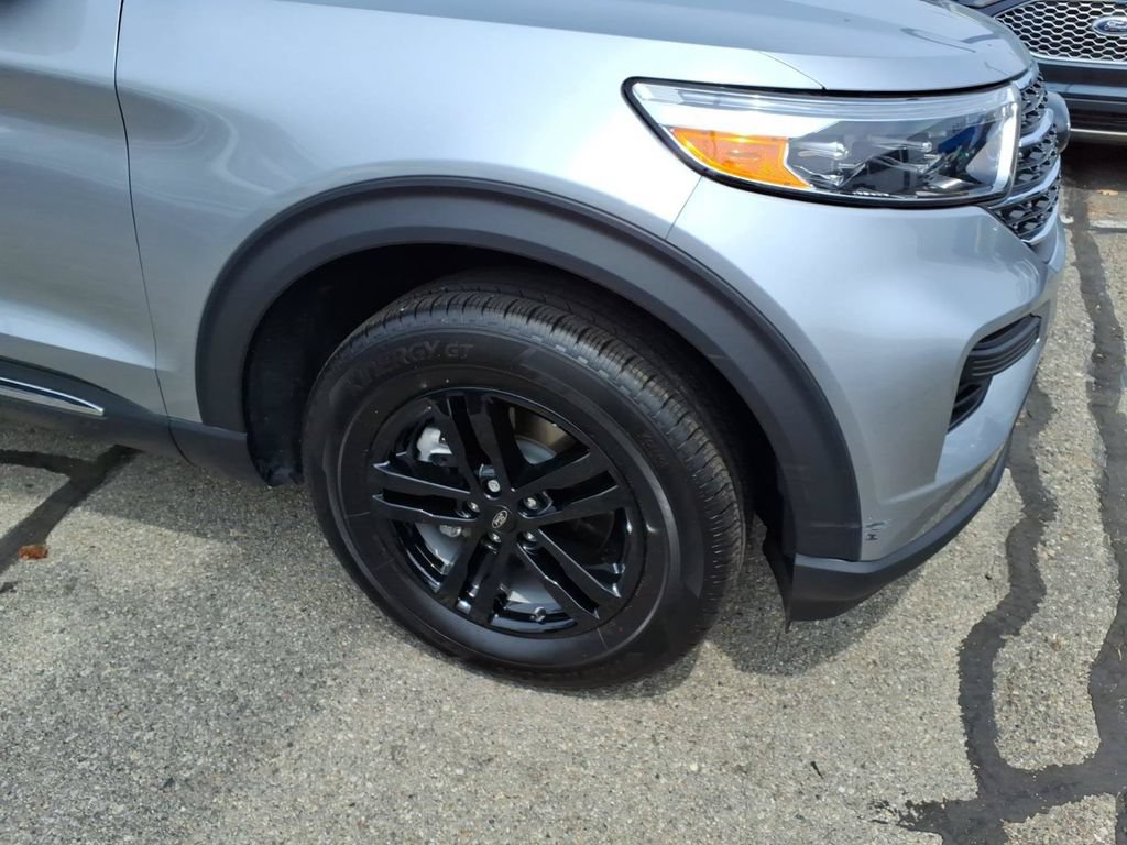 Certified 2023 Ford Explorer XLT w/ Class IV Trailer Tow Package AWD/4WD image 5