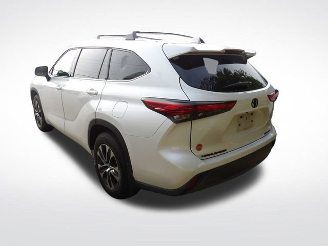 Used 2021 Toyota Highlander XLE AWD/4WD image 4