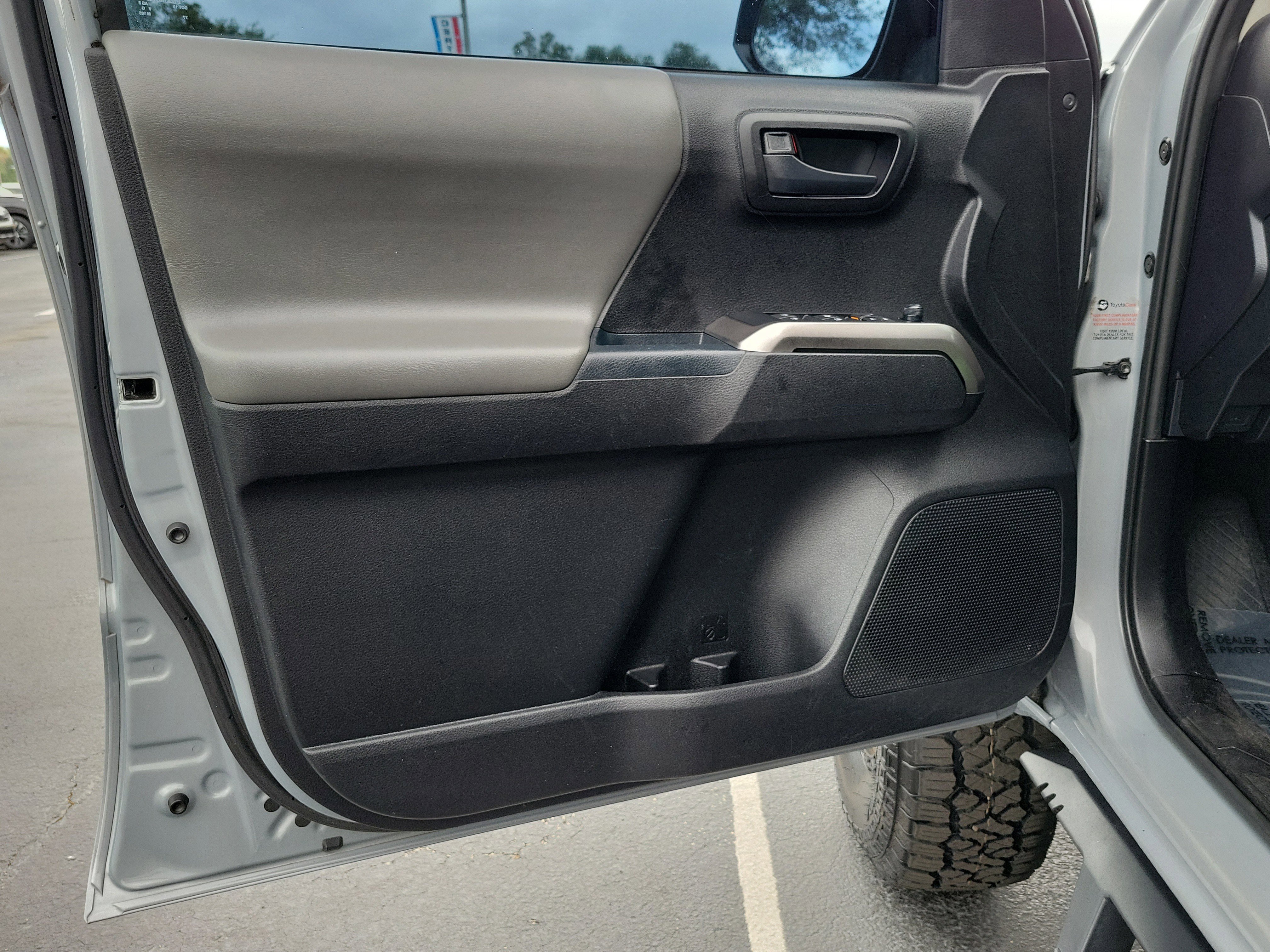 Used 2021 Toyota Tacoma SR5 w/ SR5 Appearance Package (SM) image 17