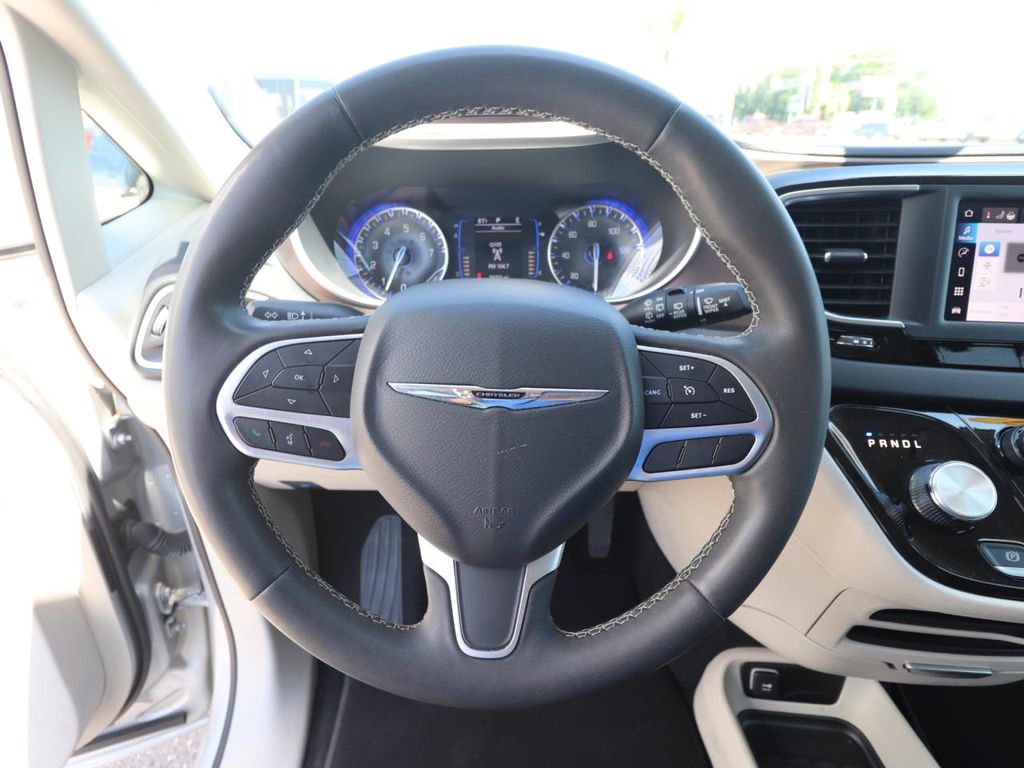 Used 2023 Chrysler Voyager LX FWD image 17