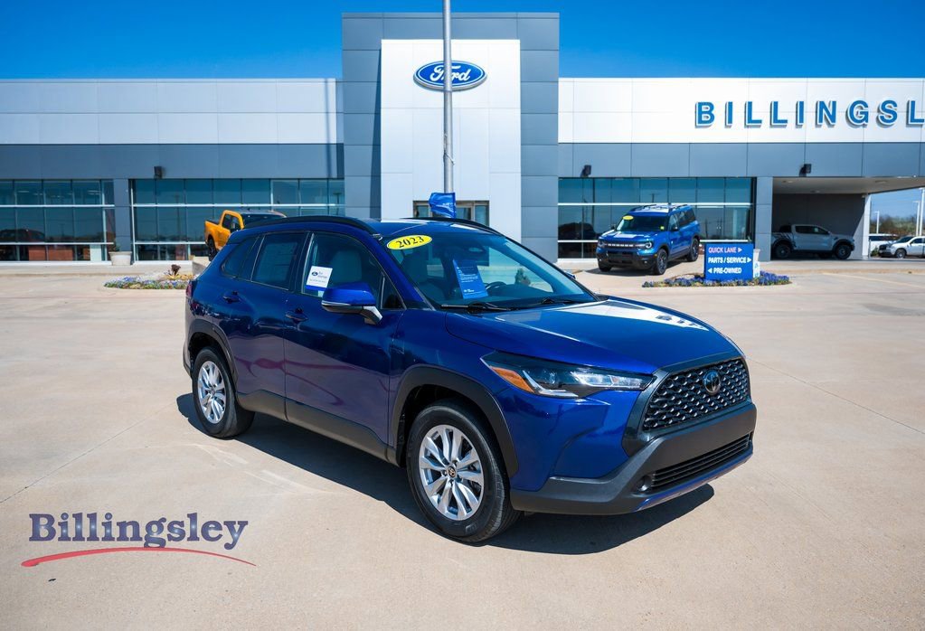 Used 2023 Toyota Corolla Cross LE image 1