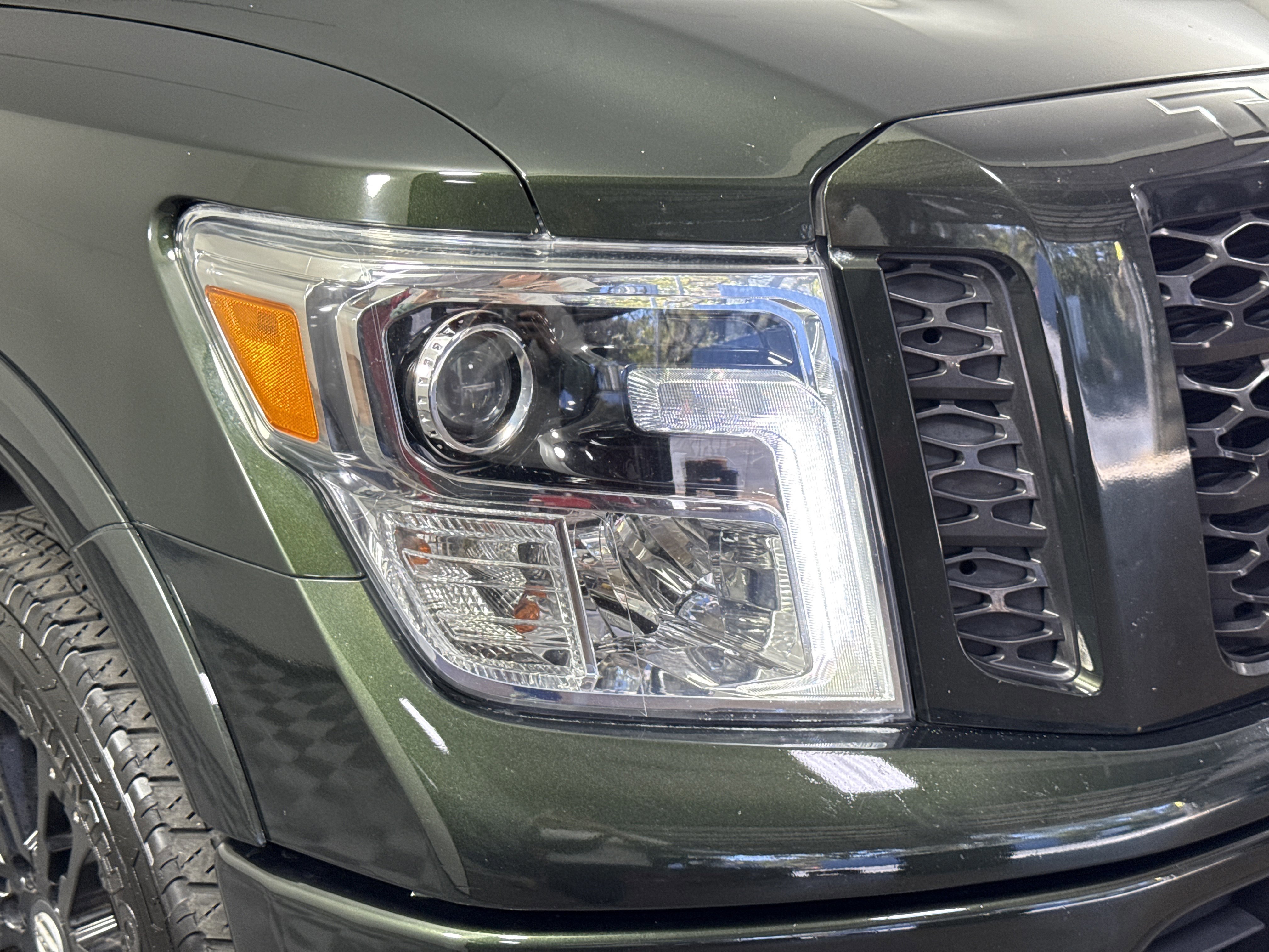 Used 2019 Nissan Titan PRO-4X image 7