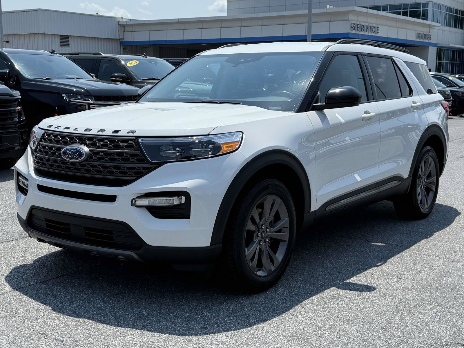 Certified 2024 Ford Explorer XLT w/ Equipment Group 202A AWD/4WD image 5