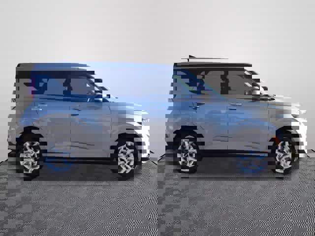 Used 2023 Kia Soul LX w/ LX Technology Package image 4