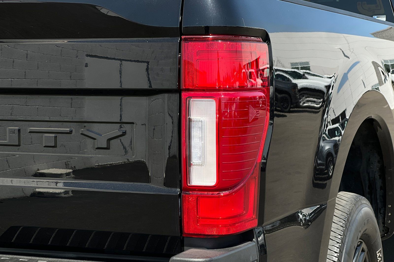 Certified 2022 Ford F250 Lariat w/ Black Appearance Package AWD/4WD image 31