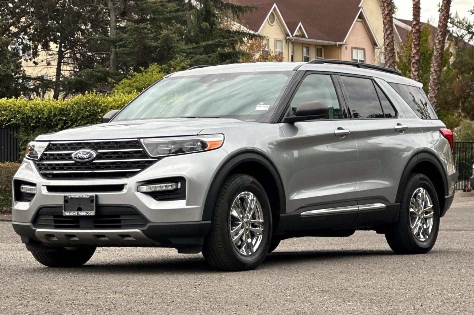 Certified 2024 Ford Explorer XLT w/ Equipment Group 202A AWD/4WD image 8