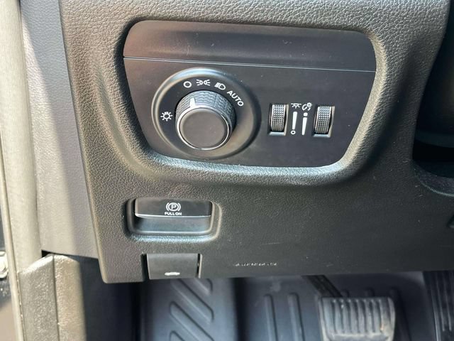 Used 2025 Jeep Grand Cherokee Altitude AWD/4WD image 31