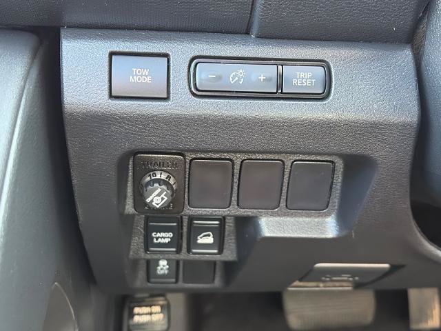 Used 2024 Nissan Frontier SV AWD/4WD image 17