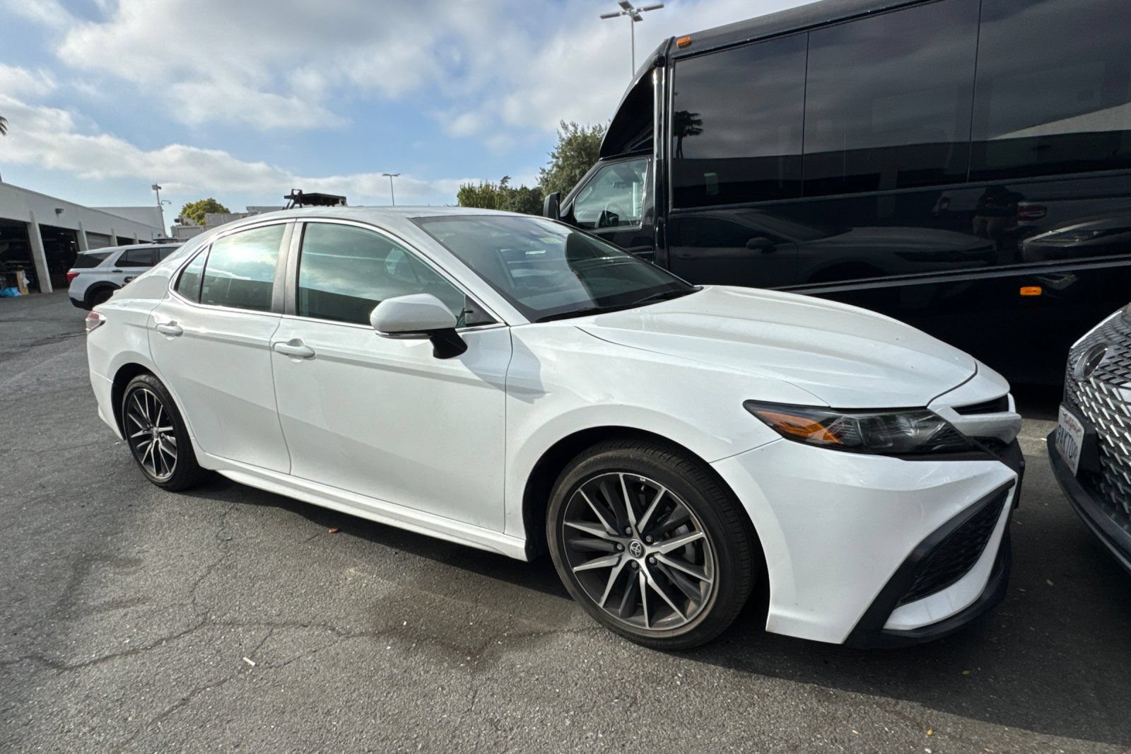 Used 2024 Toyota Camry SE FWD image 2