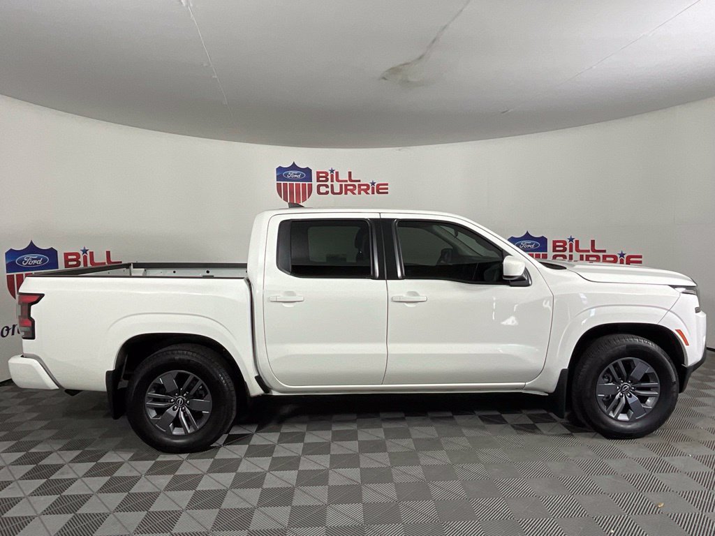 Used 2025 Nissan Frontier SV RWD image 2