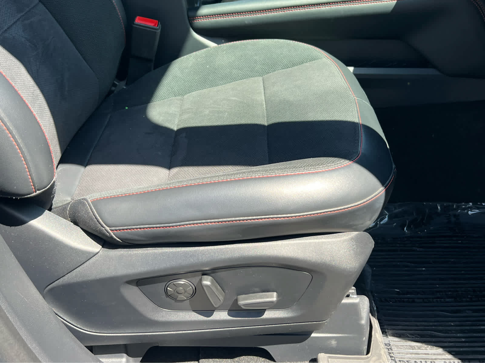 Certified 2025 Ford Explorer ST w/ Sun And Sound Package AWD/4WD image 18