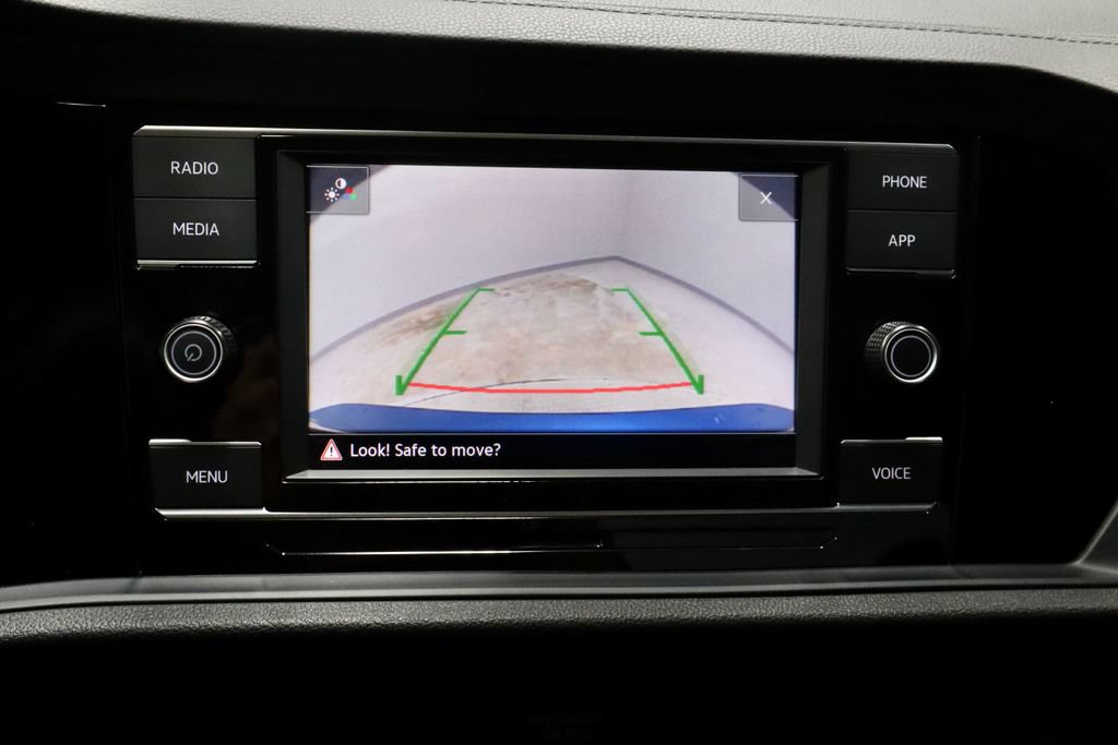 Used 2024 Volkswagen Jetta SE FWD image 3