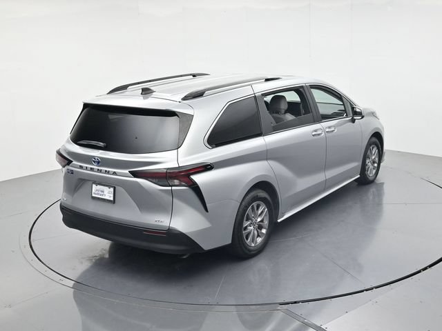 Used 2025 Toyota Sienna XLE FWD image 44