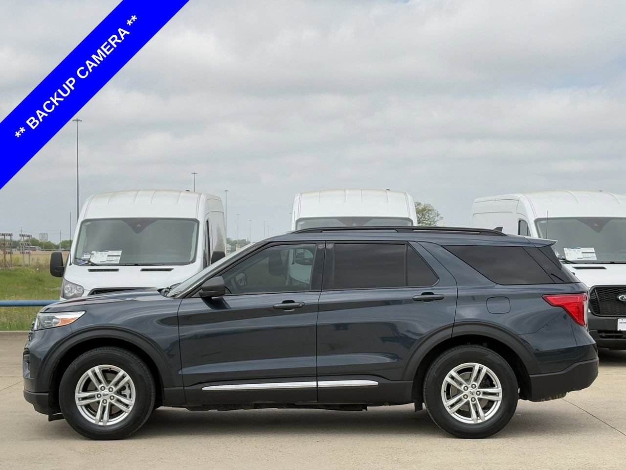 Certified 2023 Ford Explorer XLT image 3