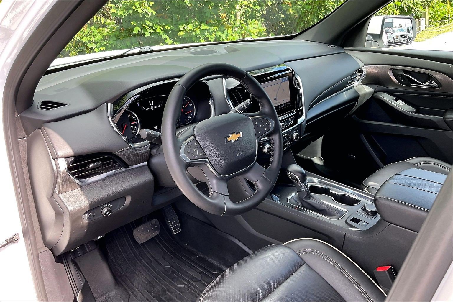 Used 2023 Chevrolet Traverse Premier AWD/4WD image 14