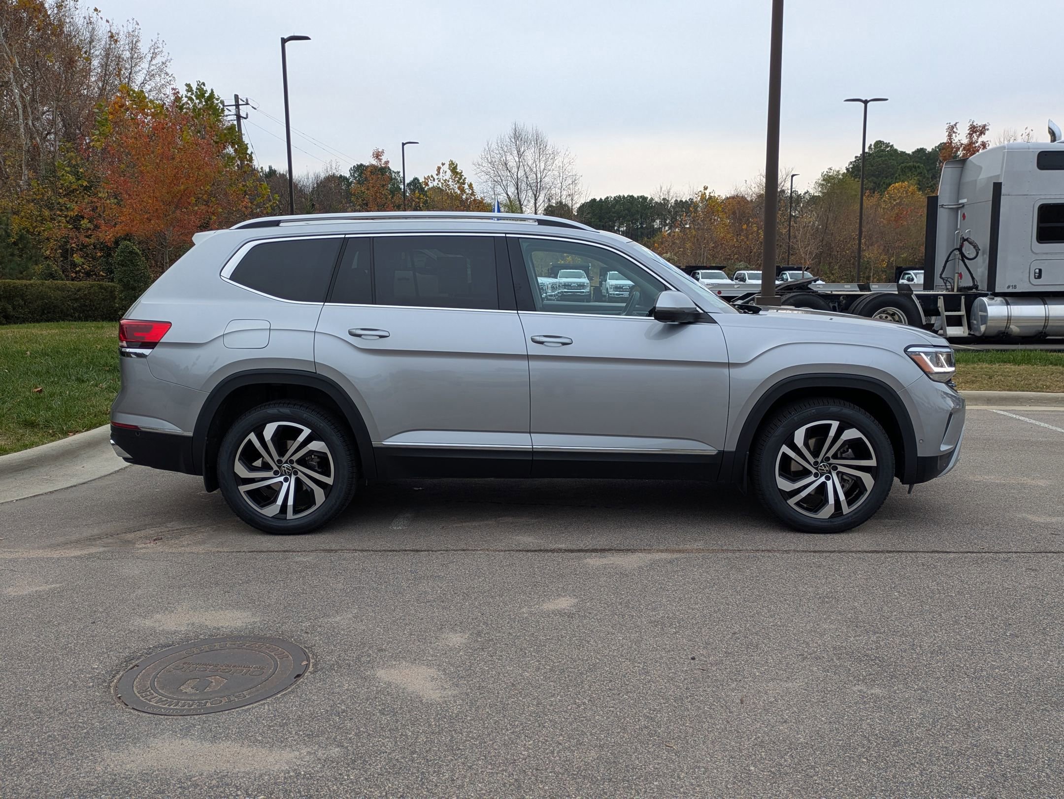 Used 2021 Volkswagen Atlas SEL Premium image 7