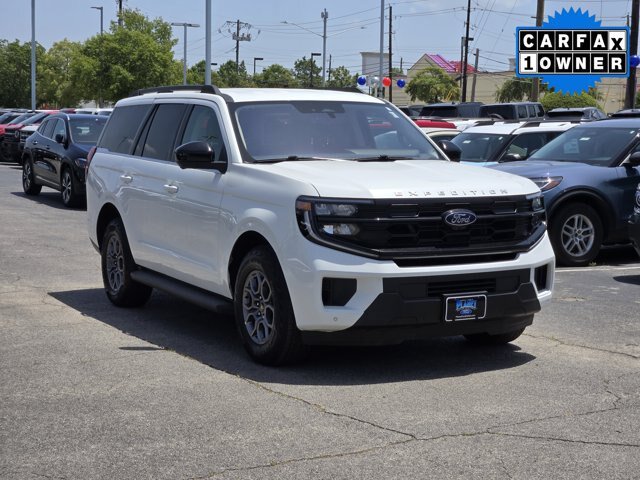 Certified 2025 Ford Expedition Active AWD/4WD image 3