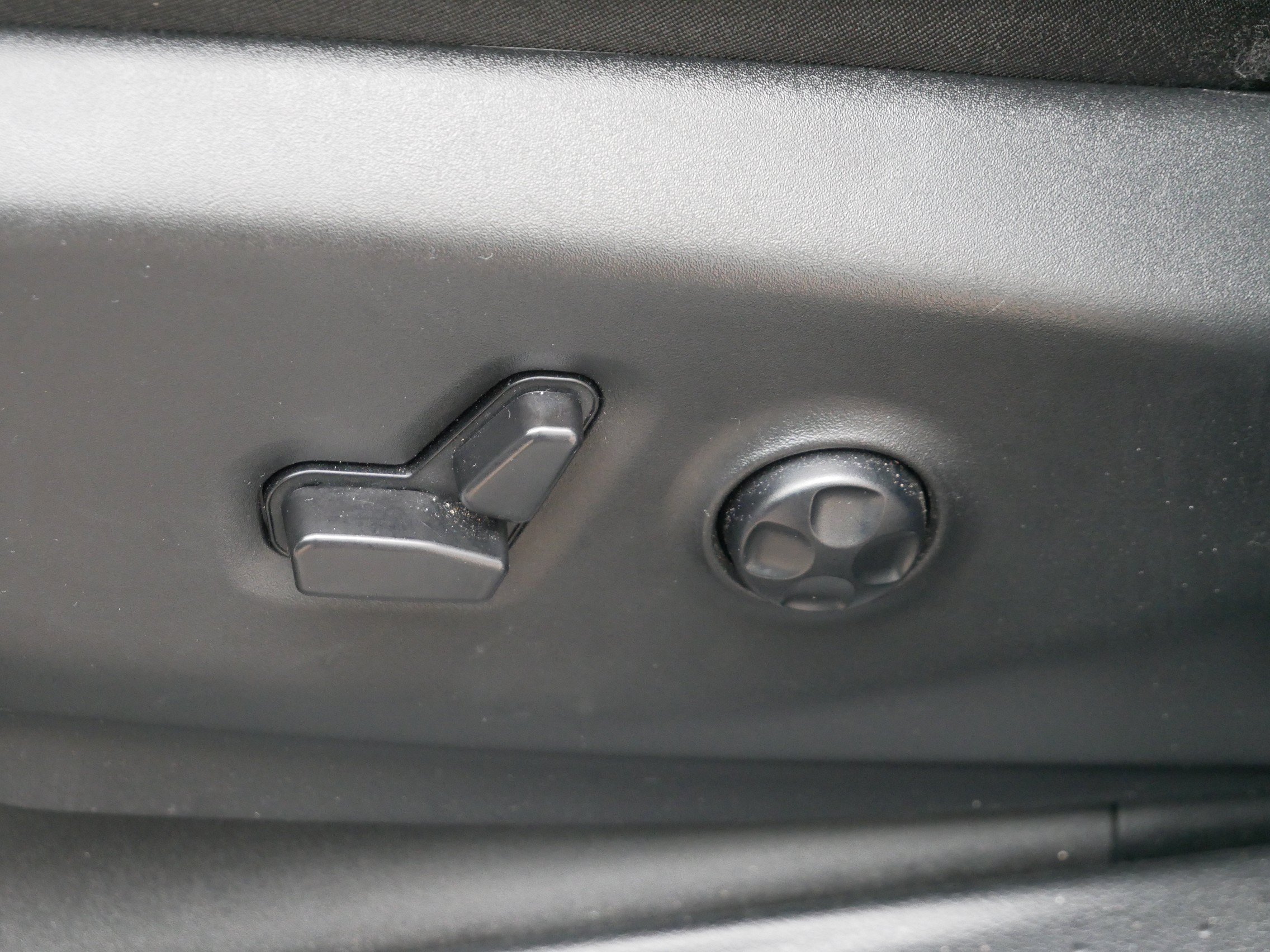 Used 2025 Chrysler Pacifica Limited FWD image 11