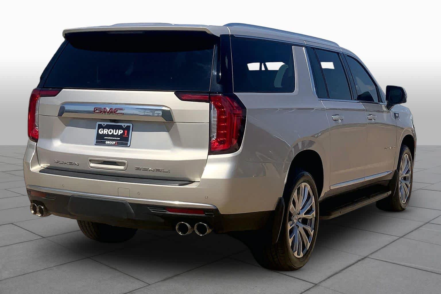 Used 2023 GMC Yukon XL Denali AWD/4WD image 13
