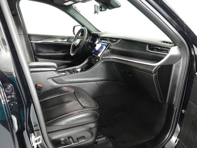 Used 2024 Jeep Grand Cherokee Limited w/ Luxury Tech Group II AWD/4WD image 16