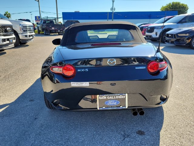 Used 2022 MAZDA MX-5 Miata Sport RWD image 4