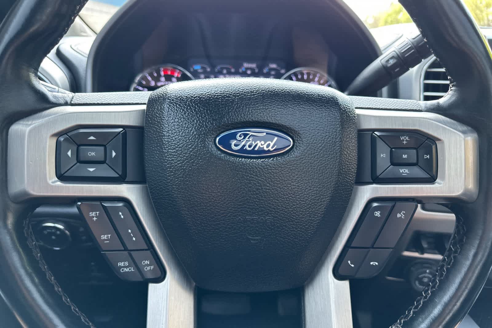 Certified 2021 Ford F350 Platinum w/ Tremor Off-Road Package AWD/4WD image 23