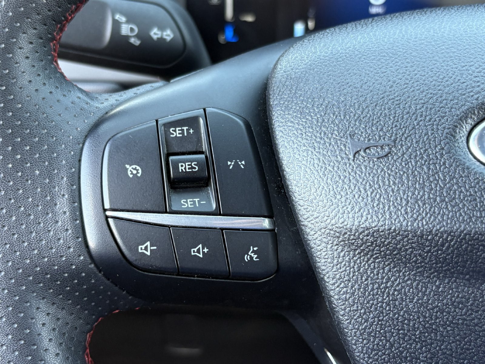 Certified 2025 Ford Escape ST-Line Select AWD/4WD image 38
