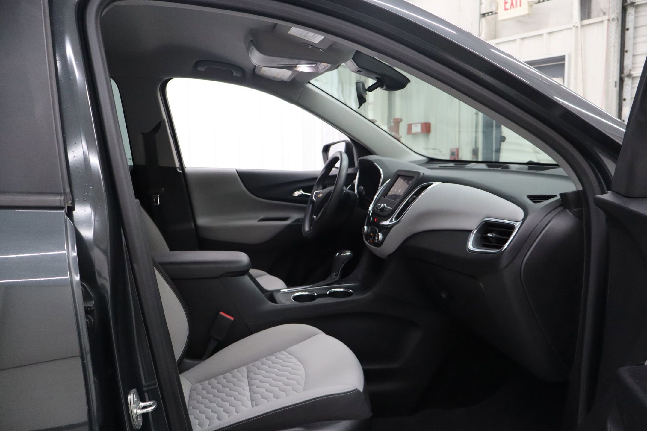 Used 2020 Chevrolet Equinox LS image 29