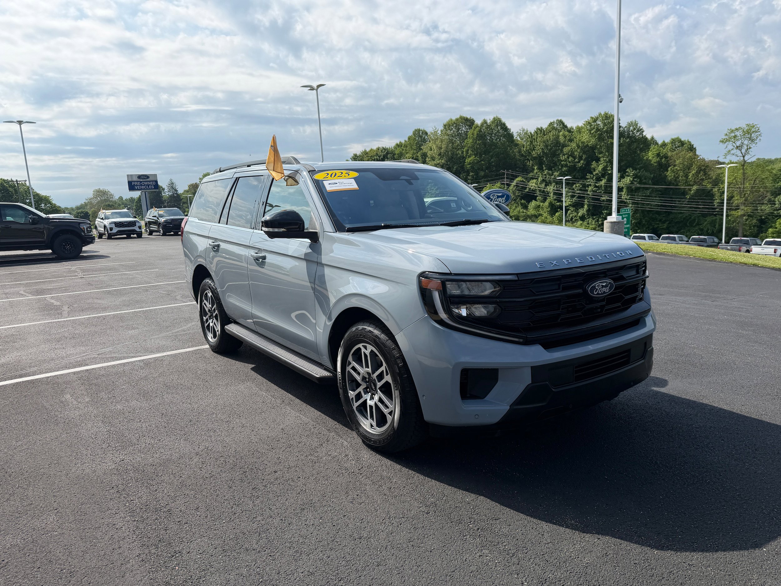 Certified 2025 Ford Expedition Active AWD/4WD image 4