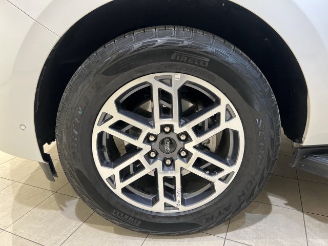 Certified 2025 Ford Expedition Active AWD/4WD image 31