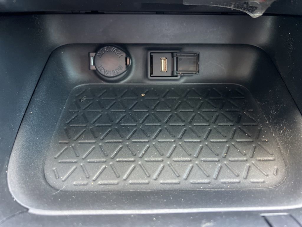 Used 2021 Toyota RAV4 XLE Premium image 30