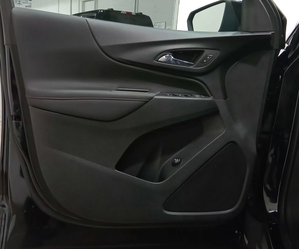 Used 2023 Chevrolet Equinox RS AWD/4WD image 16