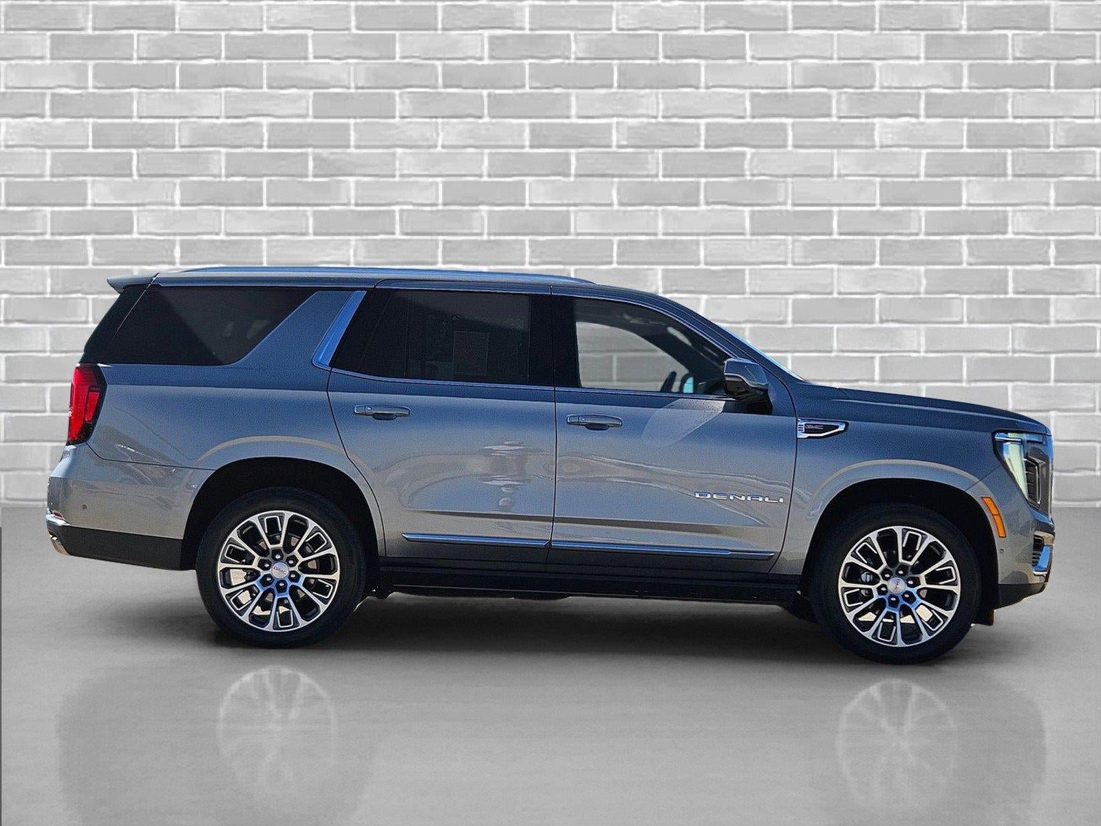 Used 2025 GMC Yukon Denali w/ Sun & Power Step Package AWD/4WD image 4