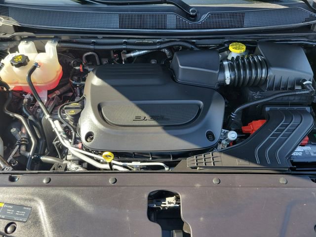 Used 2023 Chrysler Pacifica Touring-L image 32